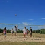 Campingplatz La Bretonnière Volleyball spielen