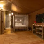 Desert Lodge woon en badkamer