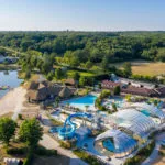 Les Alicourts luchtfoto zwembaden en meer