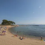 Punta Milà strand in de omgeving