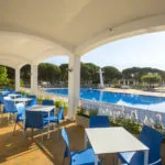 Cypsela Resort: restaurant bij zwembaden