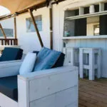 Villa Alwin Beach Resort overdekt terras met bar