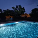 Domaine la Sauzette - Glamping4all - sfeervol verlicht terrein met zwembad en safaritent voor 5 personen