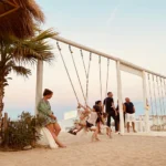 Villa Alwin Beach Resort schommels op het strand