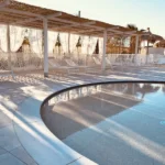 Villa Alwin Beach Resort zwembad met schaduwplekken