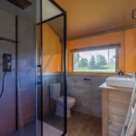 IJsselhof - Glamping4all - luxe badkamer in safarilodge tent 6 personen