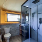 IJsselhof - Glamping4all - prive badkamer in safaritent 6 personen